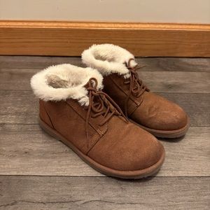 Women’s mini fur boot